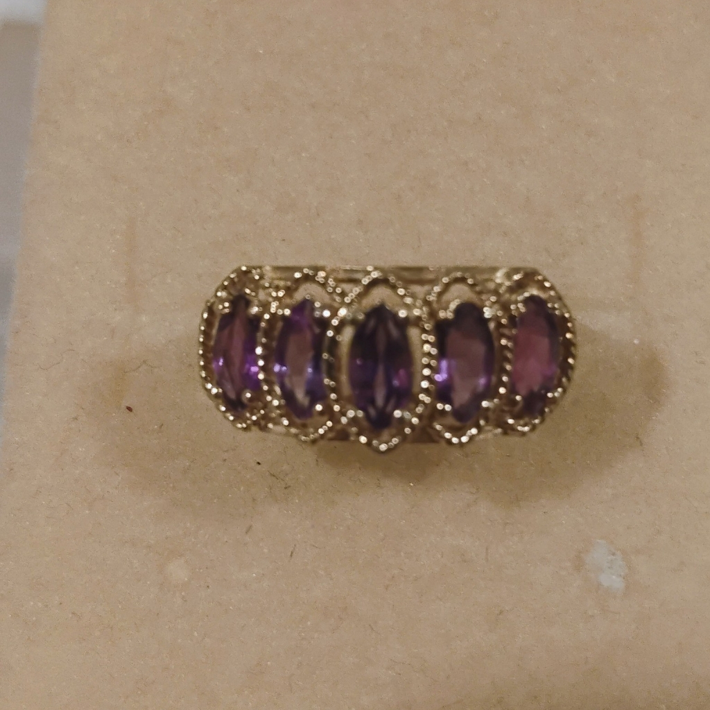 10k Yellow Gold  Amethyst Ring